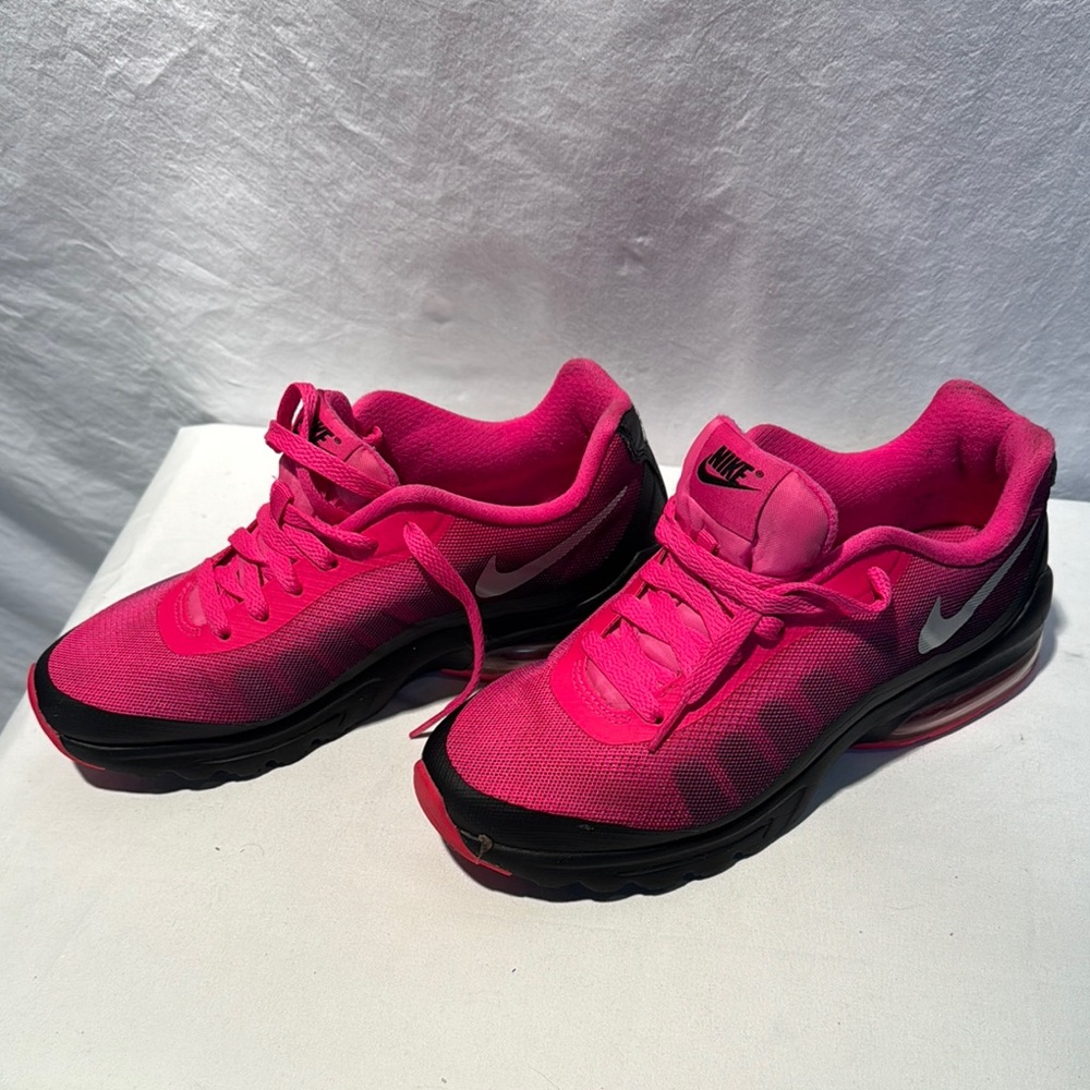 Nike Fuchsia and Black Athletic Shoes - Picture 2 of 13